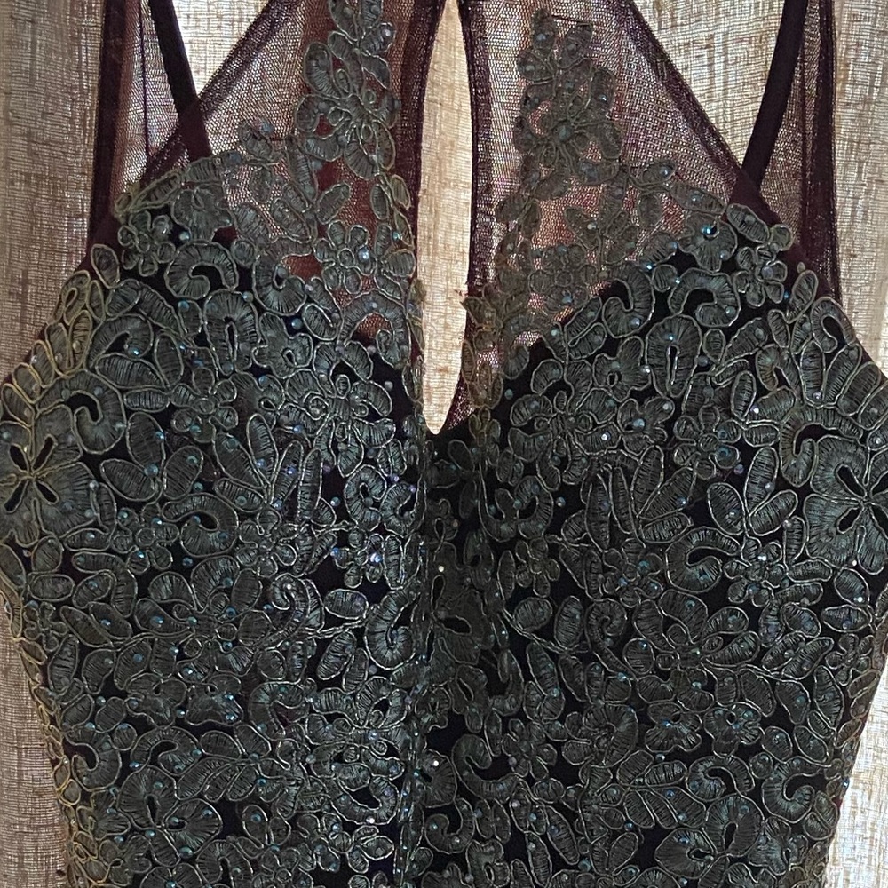 Size 7. Wore once. Beautiful top part